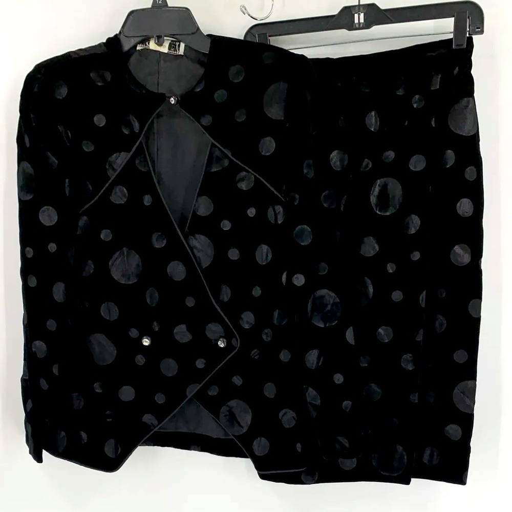 Chetta B 2 Piece skirt and blazer set VINTAGE